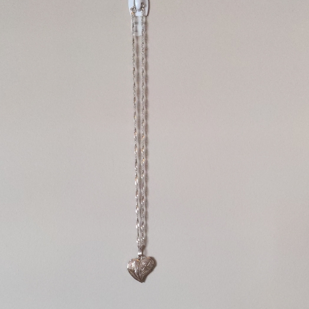 Elegant Silver Heart Pendant Necklace